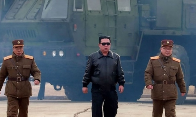 Ông Kim Jong-un giám sát huấn luyện quân sự hạt nhân chiến thuật
