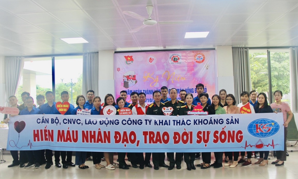 Các đơn vị trực thuộc Tổng Công ty Đông Bắc tổ chức hiến máu tình nguyện