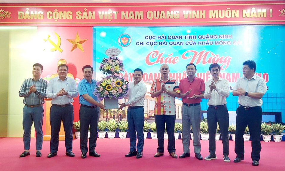 Hải quan cửa khẩu Móng Cái: Gặp mặt doanh nhân, doanh nghiệp tiêu biểu