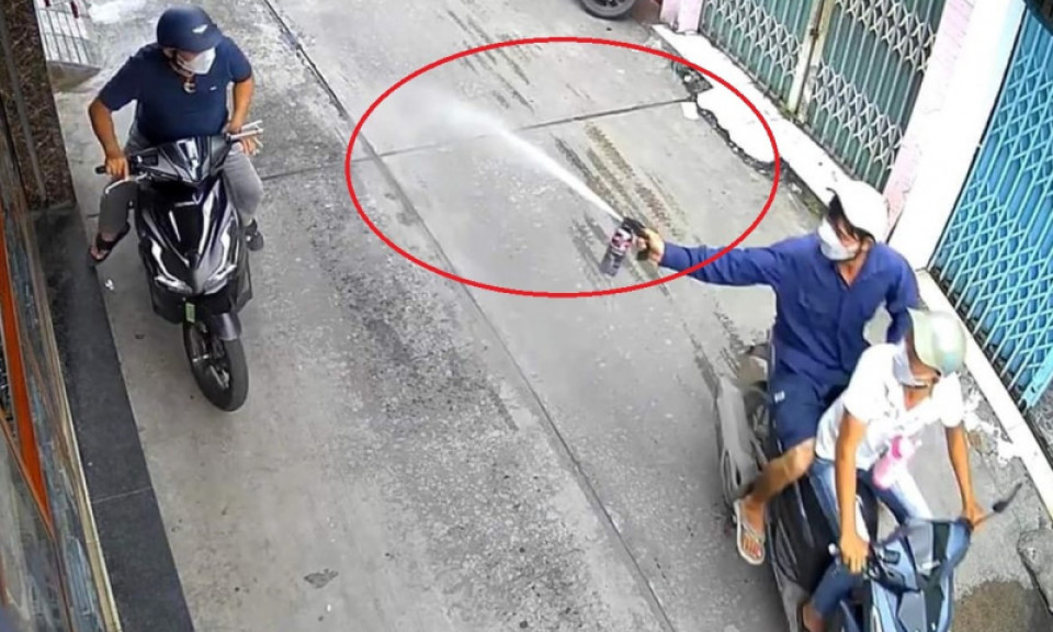 Truy xét 4 đối tượng dùng bình xịt hơi cay cướp tài sản trong hẻm