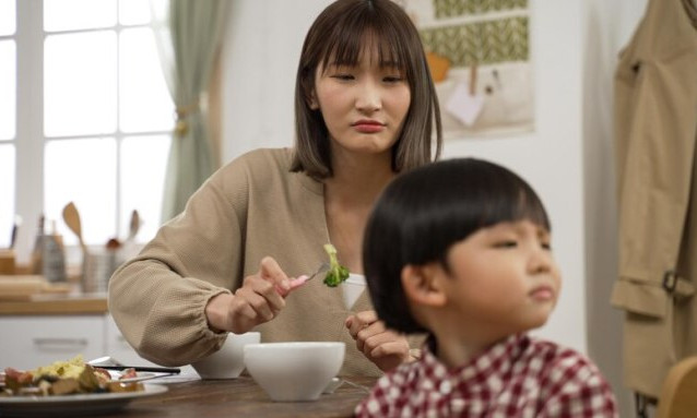 Cách giúp trẻ bỏ các thói quen ăn uống không lành mạnh