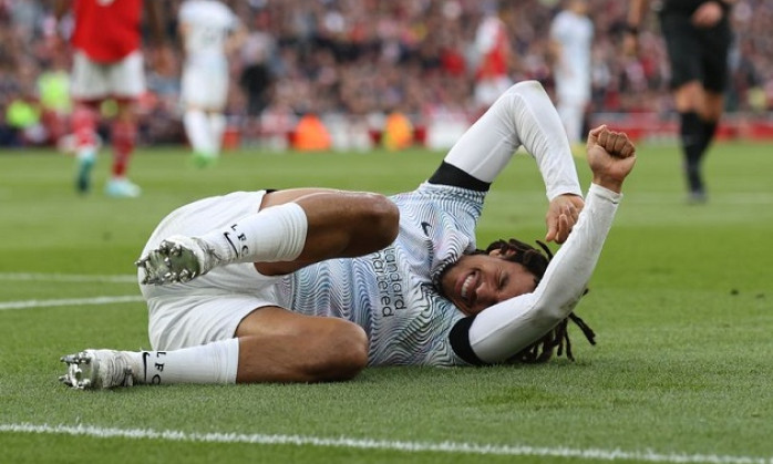 Klopp nhận liền hai hung tin