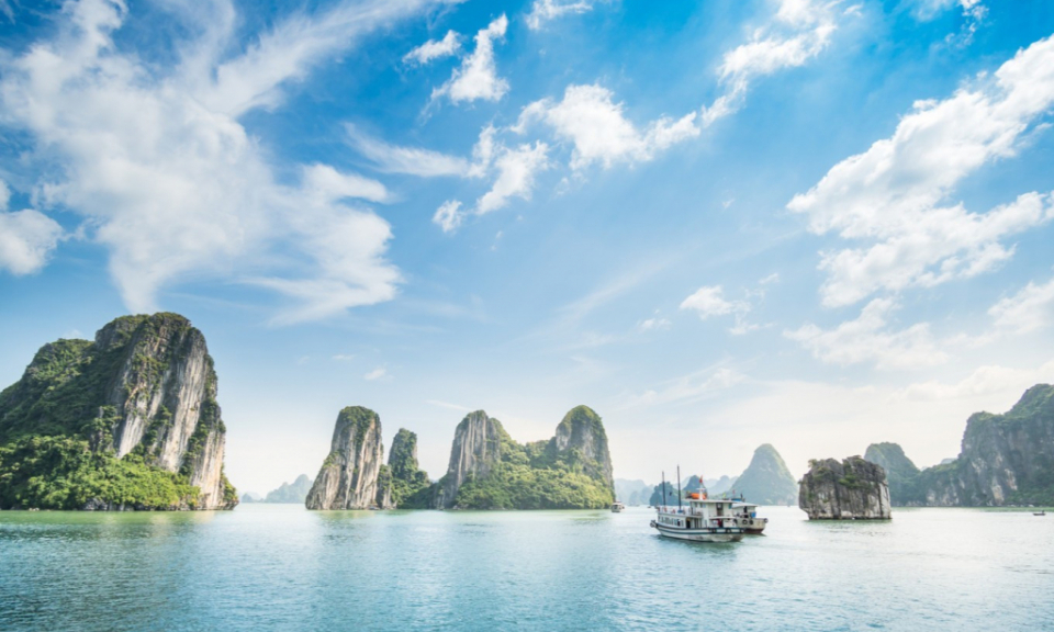 Ha Long Bay chosen as a must-visit destination once in a lifetime