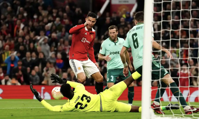 Man Utd thắng ở phút bù