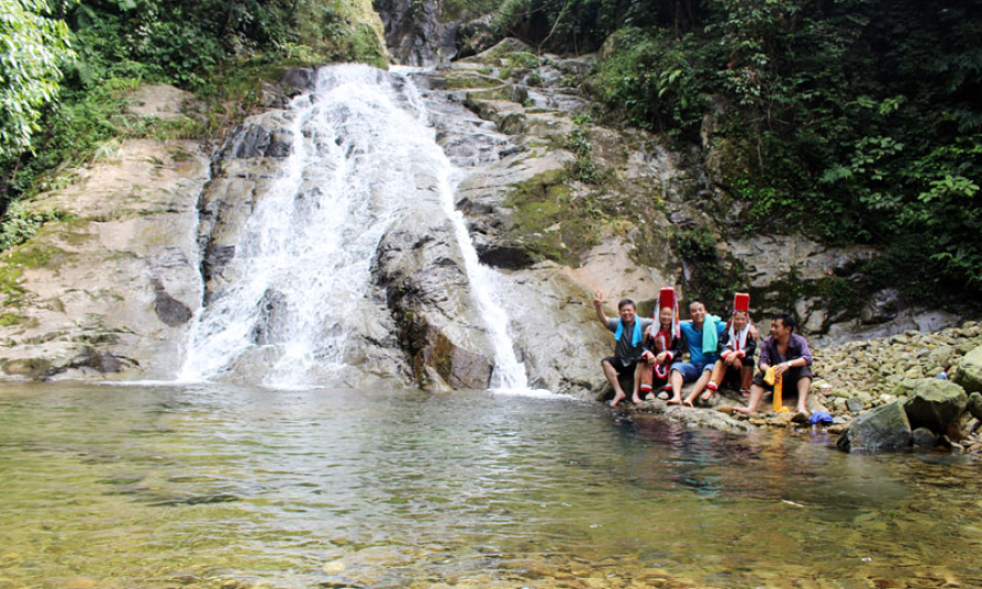 Bach Van waterfall - a journey to the wild