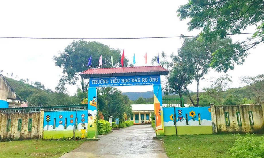 Cách chức 1 hiệu trưởng 'ém' tiền hỗ trợ của học sinh bán trú