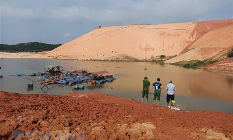 Vụ sạt lở mỏ titan ở Bình Thuận: Tìm thấy thi thể nạn nhân thứ ba