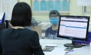 Cán bộ cấp xã khi bị đình chỉ công tác có được hưởng lương không?