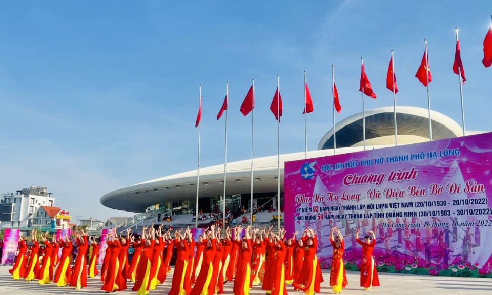 Ha Long Women dance on the bank of the heritage bay