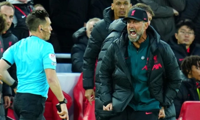 Liverpool khởi kiện Man City