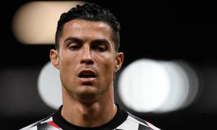 Sau án phạt, Man Utd ra quyết định gây sốc với Ronaldo