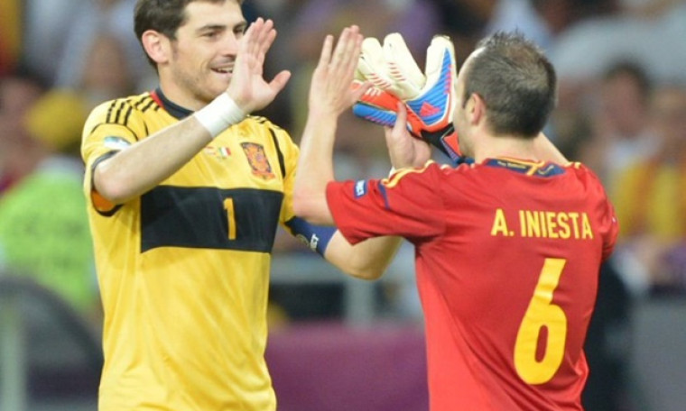 Casillas và Iniesta nối gót Salah, Mahrez