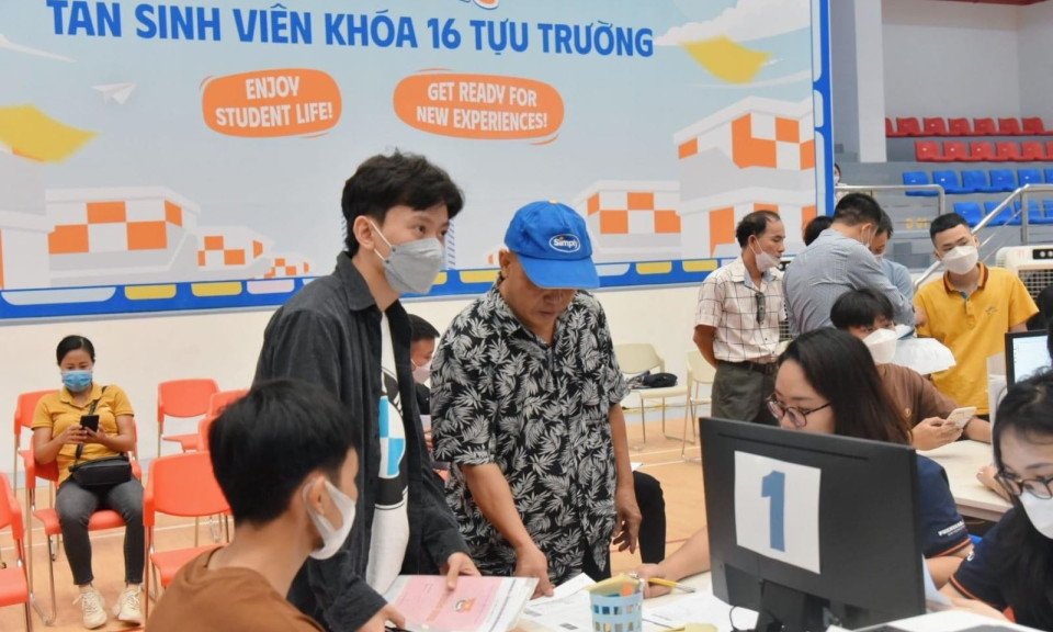 Thứ trưởng Bộ GD&ĐT lý giải vì sao tỷ lệ người nhập học đại học thấp 