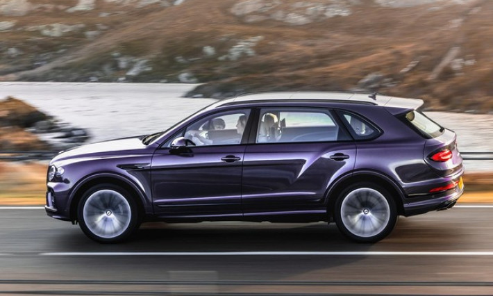 Hơn 3.000 xe Bentley Bentayga bị triệu hồi do lỗi camera lùi