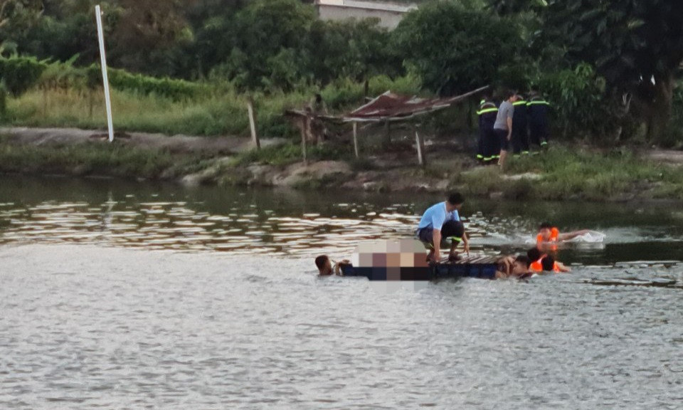 Nghi thách nhau bơi sau khi nhậu, 1 người đuối nước tử vong