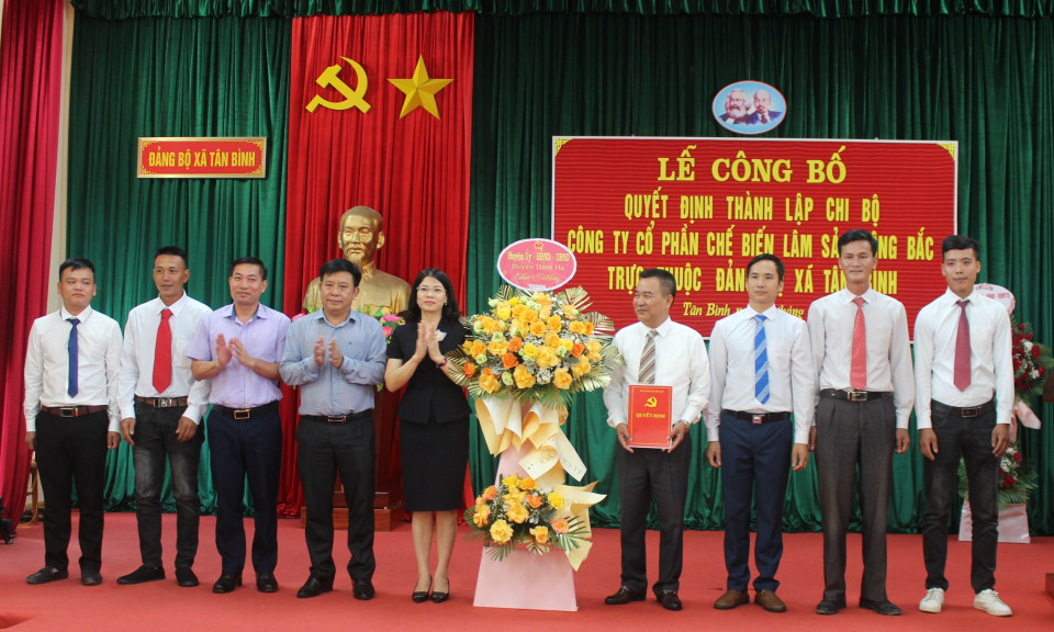 Đầm Hà: Phát triển Đảng khu vực doanh nghiệp ngoài nhà nước