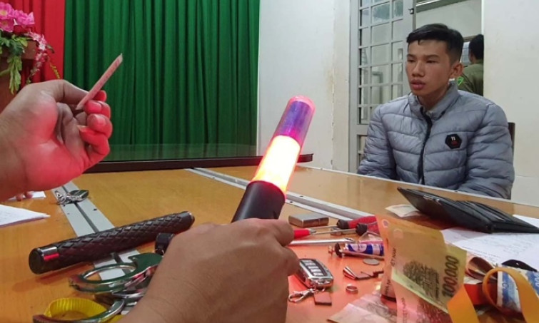 Giả công an lừa tiền học sinh