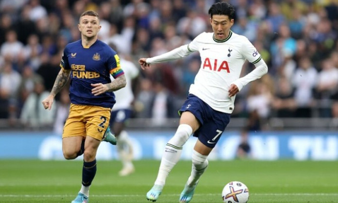 Newcastle vào top 4 Ngoại hạng Anh