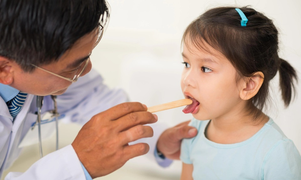 Những điều cha mẹ cần biết về viêm họng do liên cầu khuẩn ở trẻ nhỏ