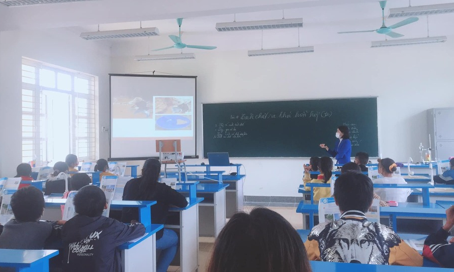 "Chủ động trong lãnh đạo, chỉ đạo, tham mưu mua sắm trang thiết bị giáo dục"