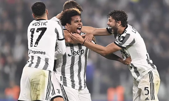 Juve rao bán tiền vệ, giá 20 triệu euro
