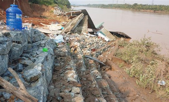 Mưa lớn kéo dài, Trung Trung Bộ đề phòng sạt lở đất và ngập úng