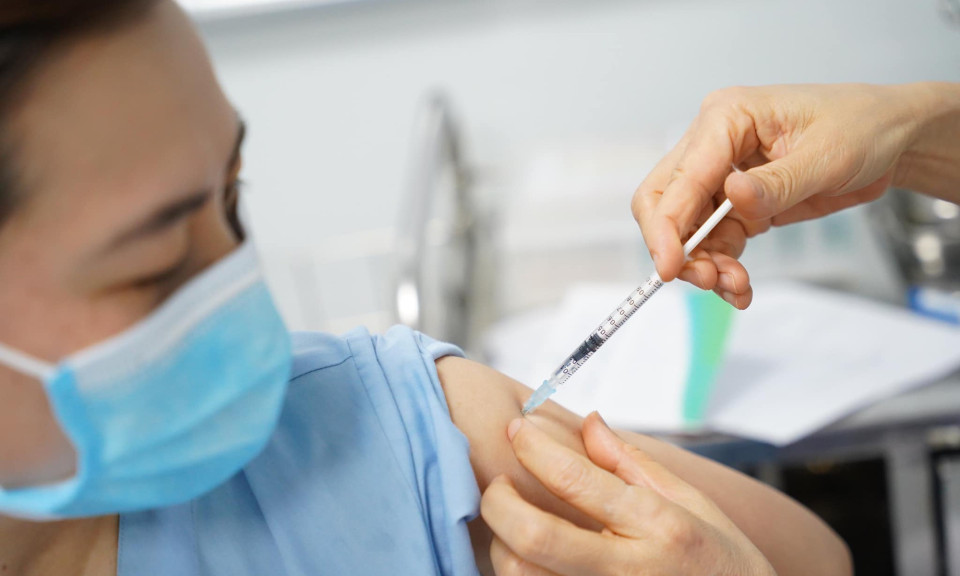 Sáng 25/10: Thêm 1,5 triệu liều vaccine COVID-19 tiêm cho trẻ từ 5 - dưới 12 tuổi về Việt Nam