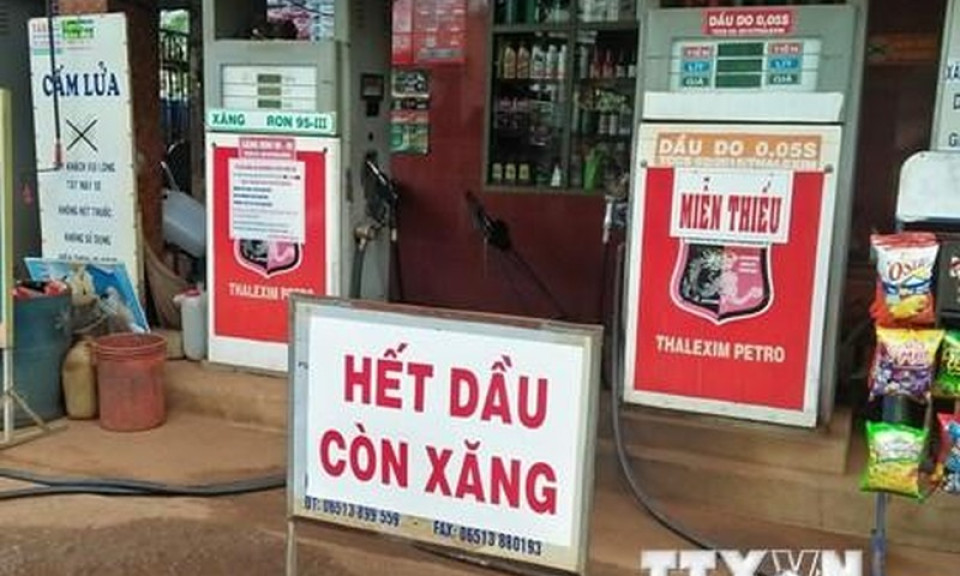 Bộ Công Thương điểm tên doanh nghiệp không nhập đủ xăng dầu được giao