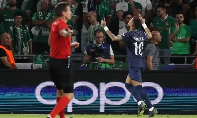 Neymar tẩy thẻ thành công