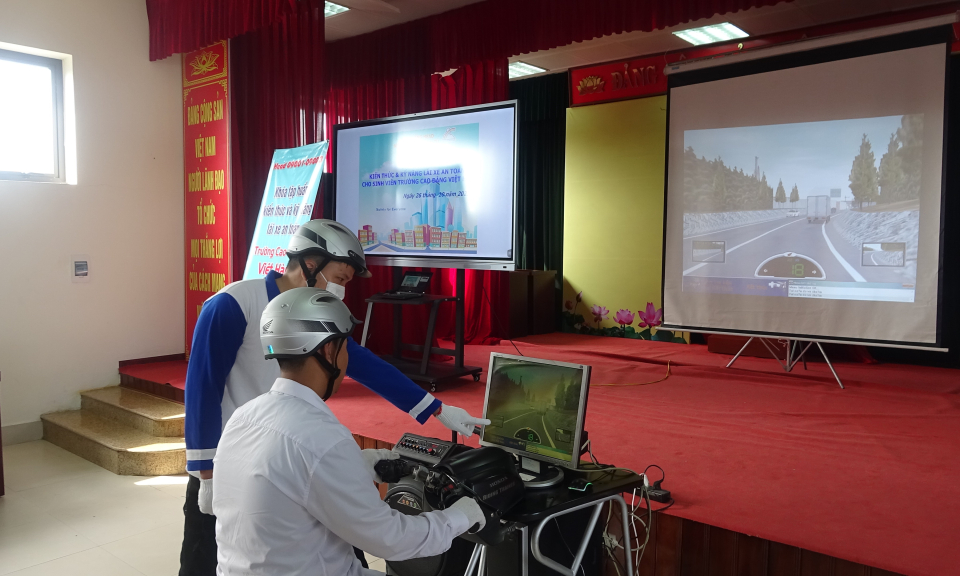 Huấn luyện lái xe an toàn cho học sinh, sinh viên