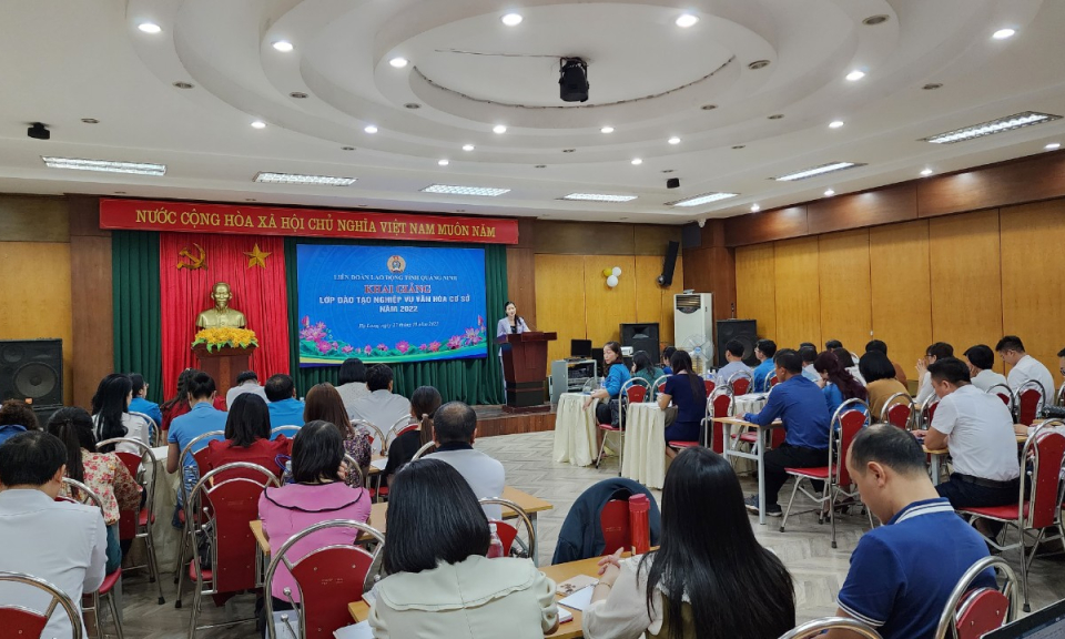 Đào tạo nghiệp vụ văn hóa cơ sở cho cán bộ công đoàn