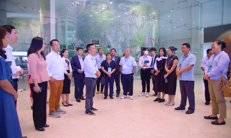 EATOF delegates go on a tour of Ha Long and Cam Pha 