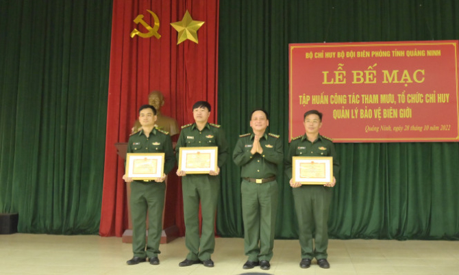Bộ chỉ huy BĐBP tỉnh: Bế mạc lớp tập huấn công tác tham mưu, tổ chức chỉ huy quản lý bảo vệ biên giới