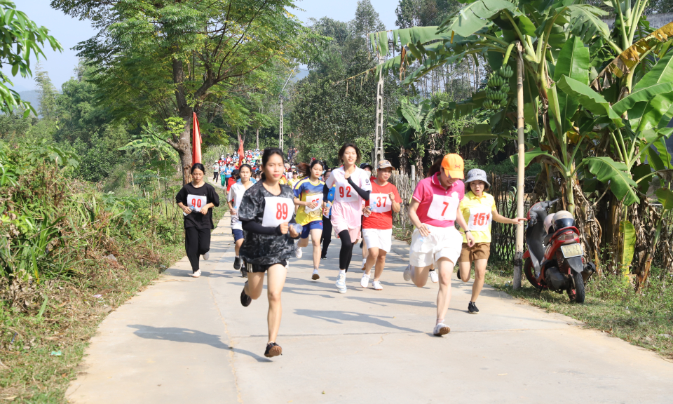 Sôi nổi giải chạy phong trào “Cung đường mùa vàng”