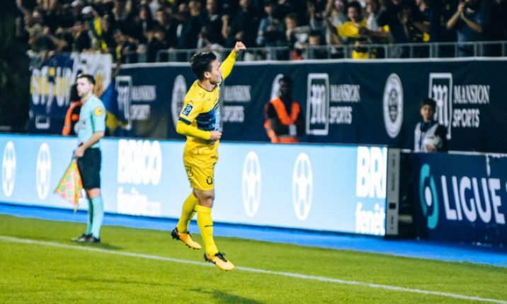 Quang Hải có pha kiến tạo đầu tiên trên đất Pháp, giúp Pau FC thênh thang tiến bước ở Cúp Quốc gia