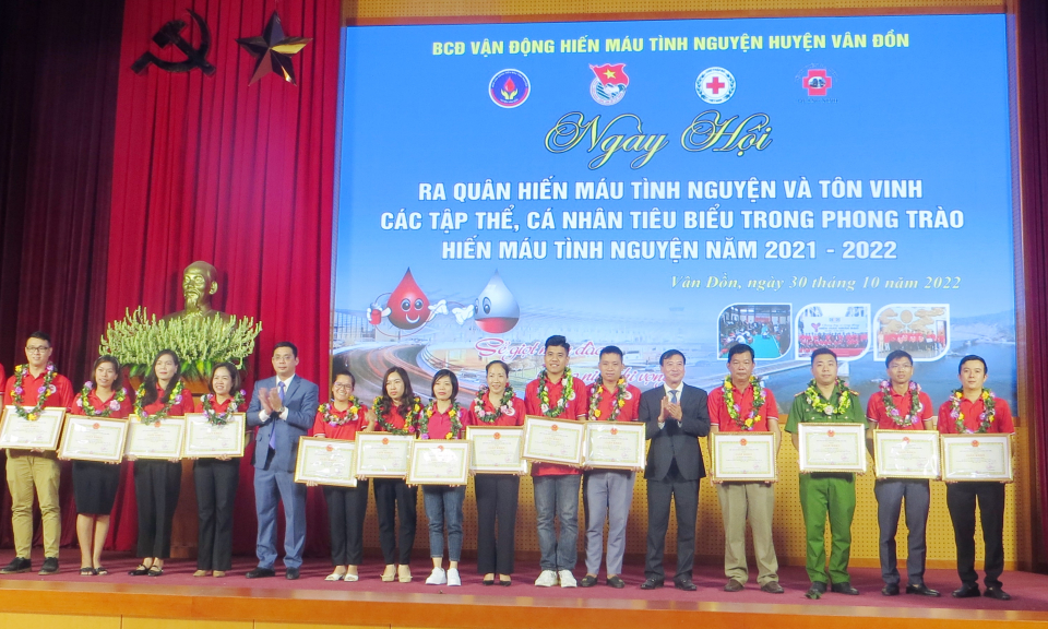 Huyện Vân Đồn tôn vinh người hiến máu tình nguyện