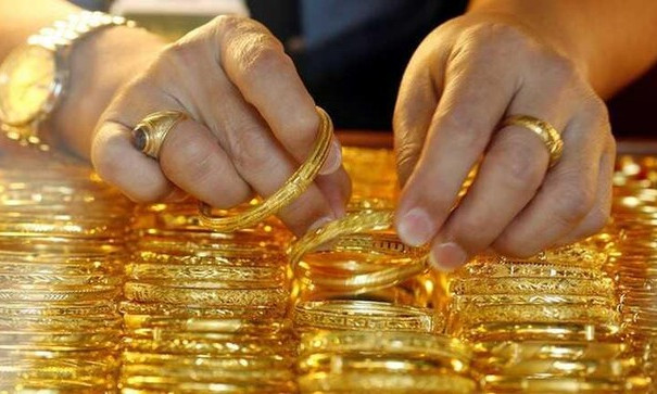 Vì sao giá vàng tăng nhưng người mua lỗ?