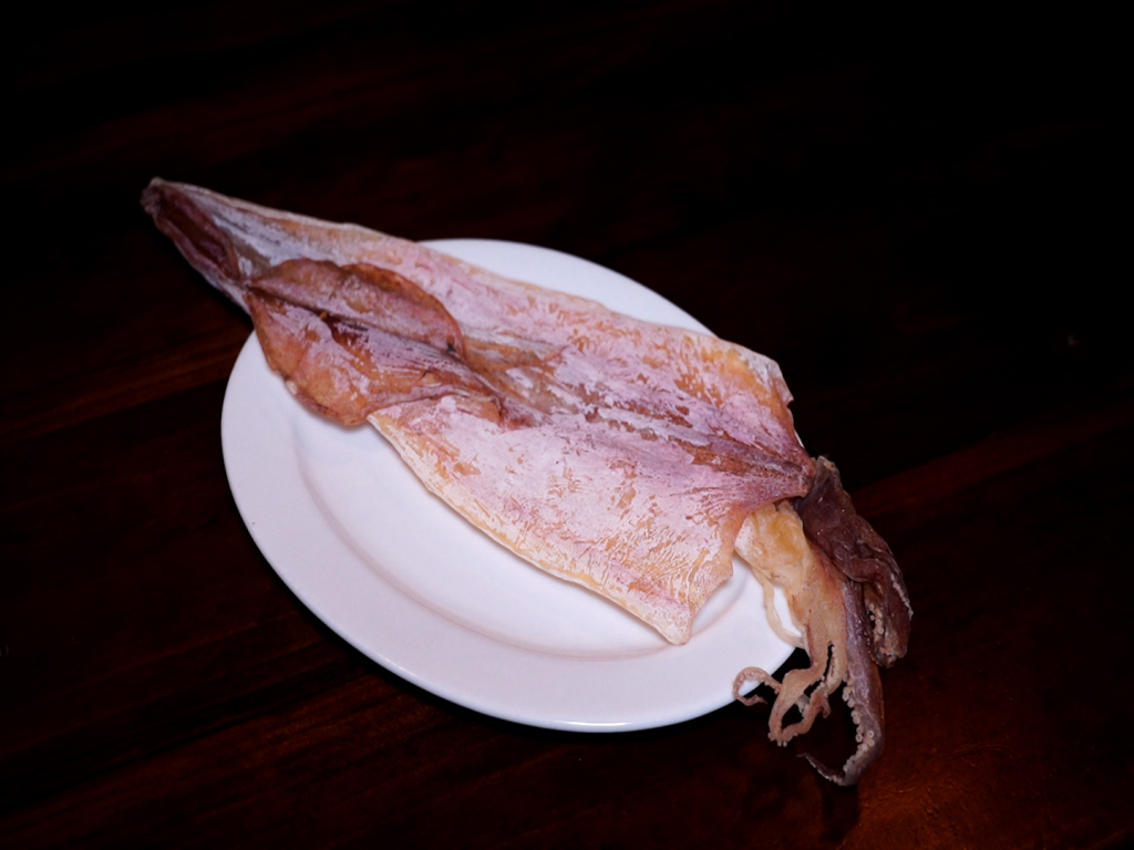 Mực khô Cô Tô là một trong số những loại hải sản nức tiếng được nhiều người ưa chuộng và đánh giá cao