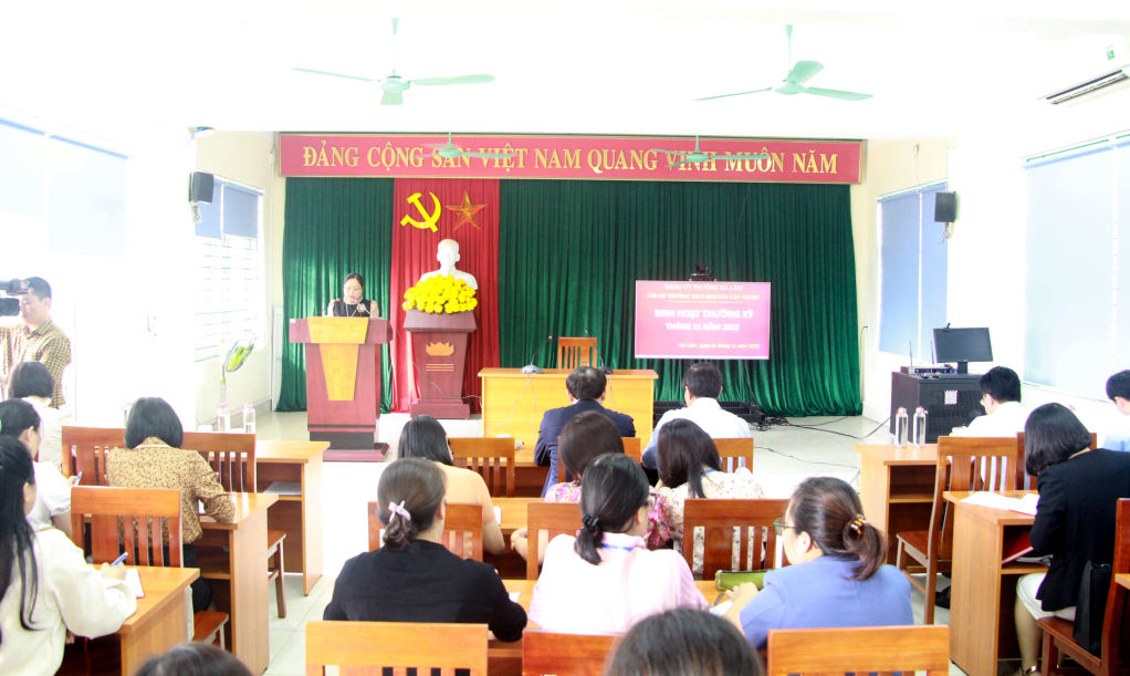 Chi bộ Trường THCS Nguyễn Văn Thuộc sinh hoạt chi bộ thường kỳ tháng 11/2022.