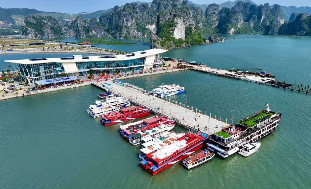 Bến cảng cao cấp Ao Tiên (KKT Vân Đồn) vừa được khánh thành ngày 30/10/2022.