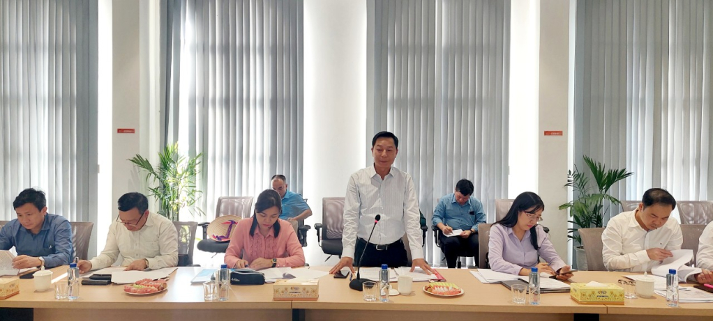 Đồng chí Lê Văn Ánh, Phó Chủ tịch HĐND tỉnh, Trưởng đoàn giám sát phát biểu kết luận tại buổi làm việc.