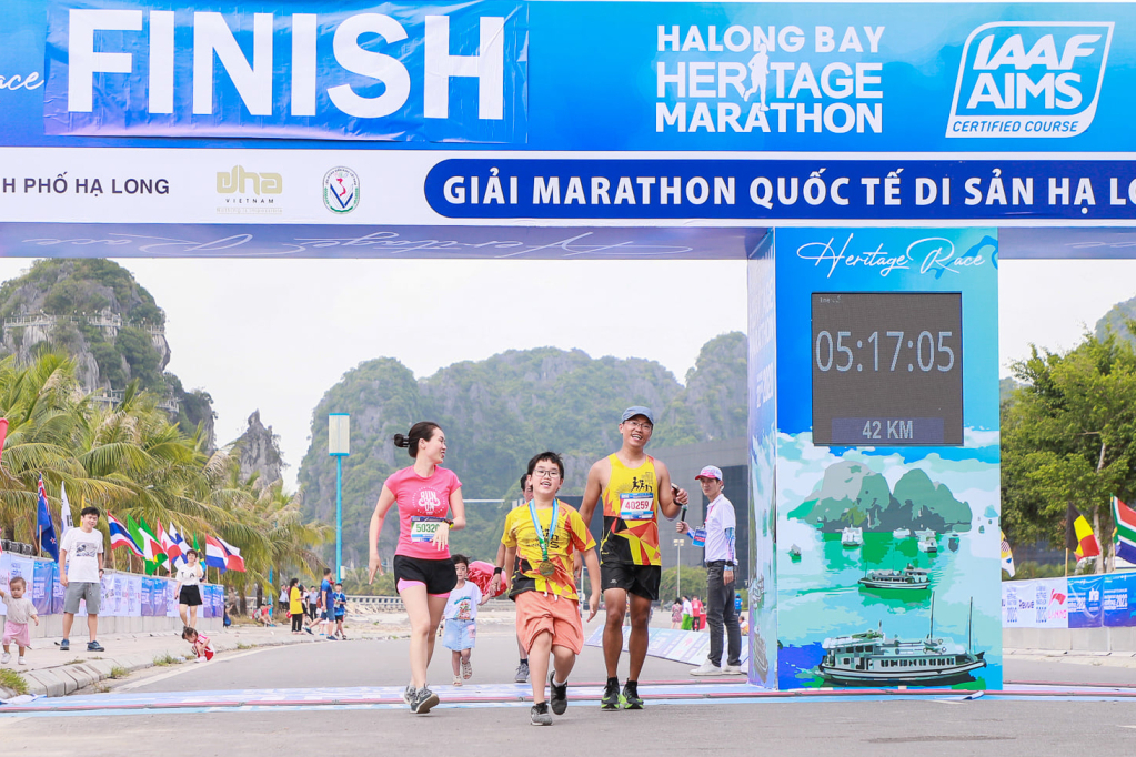 Giải Marathon Quốc tế Di sản Vịnh Hạ Long là sự kiện thể thao thường niên nhằm thu hút du khách đến với Hạ Long.