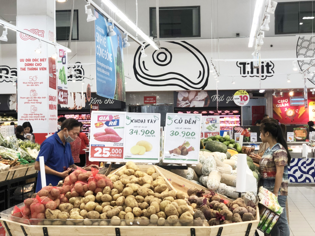 Người tiêu dùng trong tỉnh đã lựa chọn mua sắm nhiều loại hàng tiêu dùng, thực phẩm do Việt Nam sản xuất tại Go! Hạ Long.