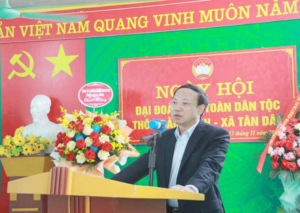 đồng chí Nguyễn Xuân Ký, Ủy viên Trung ương Đảng, Bí thư Tỉnh ủy, Chủ tịch HĐND tỉnh, phát biểu tại Ngày hội đại đoàn kết toàn dân ở thôn Bằng Anh.