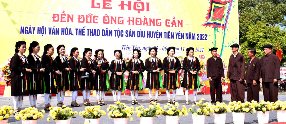 Lễ hội Sán Dìu ở huyện Tiên yên năm 2022 mới đây có sự tham gia của nhiều cộng đồng người Sán Dìu trong cả nước. Ảnh: Cộng đồng người Sán Dìu đến từ tỉnh Tuyên Quang hát Soọng cô giao lưu tại Lễ hội