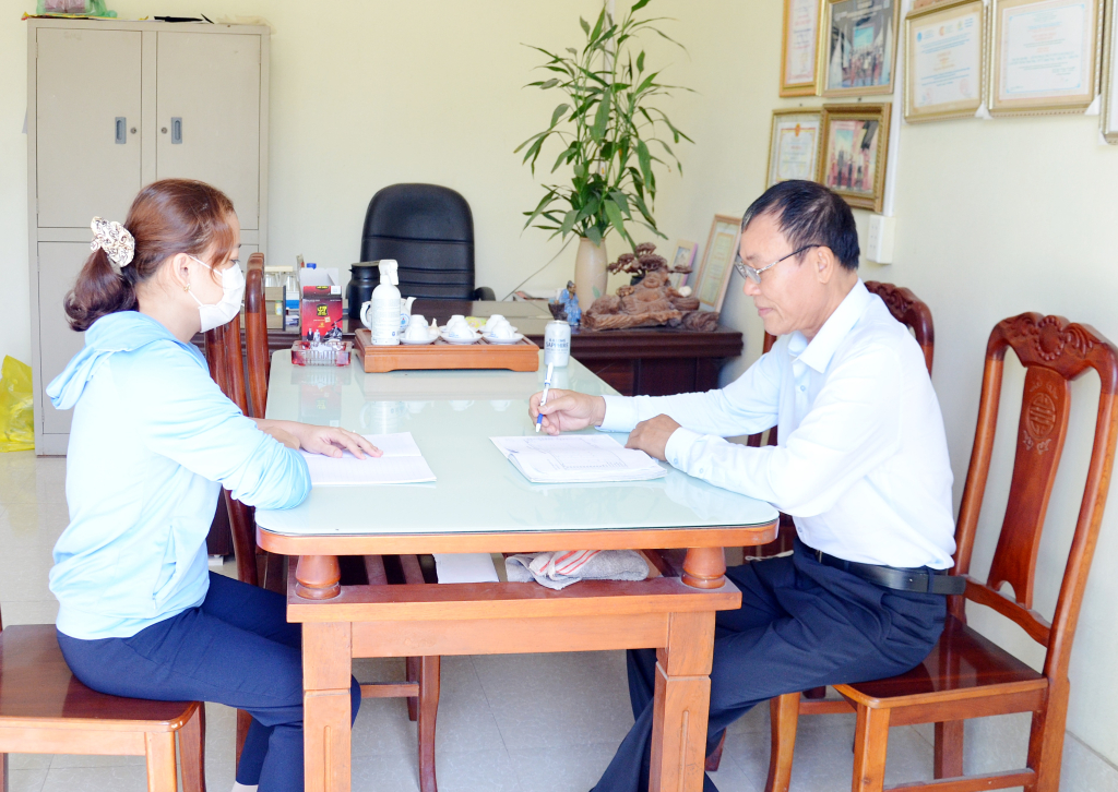 Ông Đào Anh Miên, Chủ tịch HĐQT Công ty TNHH Đầu tư phát triển và thương mại Hoàng Lộc (phường Quảng Yên, TX Quảng Yên) luôn sát sao trong công việc kinh doanh.