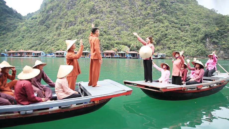 Cheo singing at Cua Van fishing village