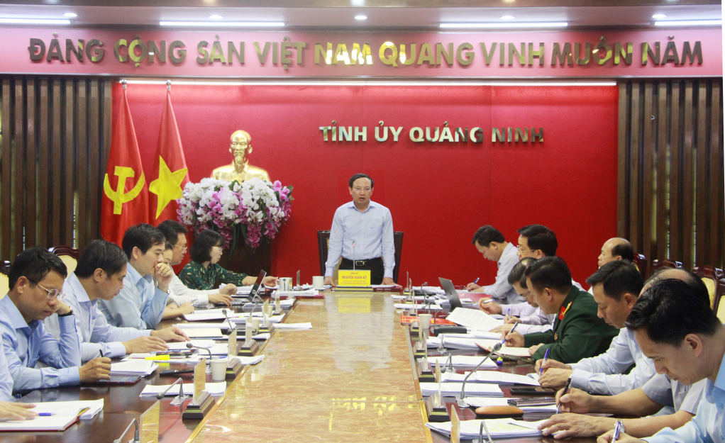 Đồng chí Nguyễn Xuân Ký, Ủy viên Trung ương Đảng, Bí thư Tỉnh ủy, Chủ tịch HĐND tỉnh chủ trì hội nghị.
