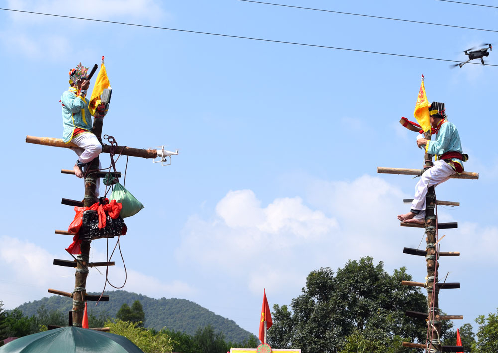 Lễ hội Đền Đức ông Hoàng Cần và Ngày hội Văn hóa - Thể thao dân tộc Sán Dìu huyện Tiên Yên năm 2022.