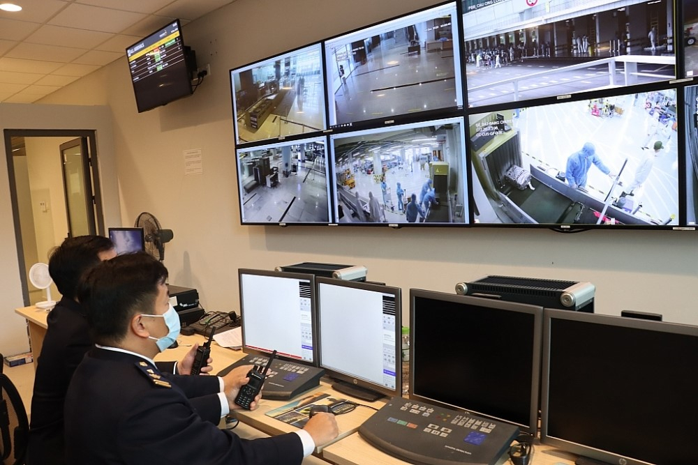 Hiện đại hóa trong hoạt động nghiệp vụ kiểm tra giám sát hải quan của Hải quan Quảng Ninh tại Cảng hàng không quốc tế Vân Đồn.